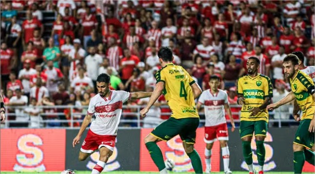 CRB e Cuiabá desperdiçam chances claras e empatam no Rei Pelé; veja gols