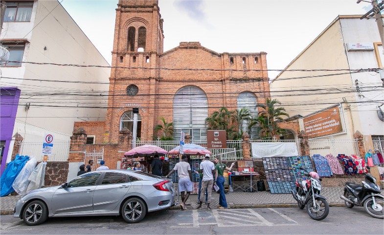 Secretária avisa: Ambulante que voltar para a Rua 13 de Junho terá mercadoria apreendida