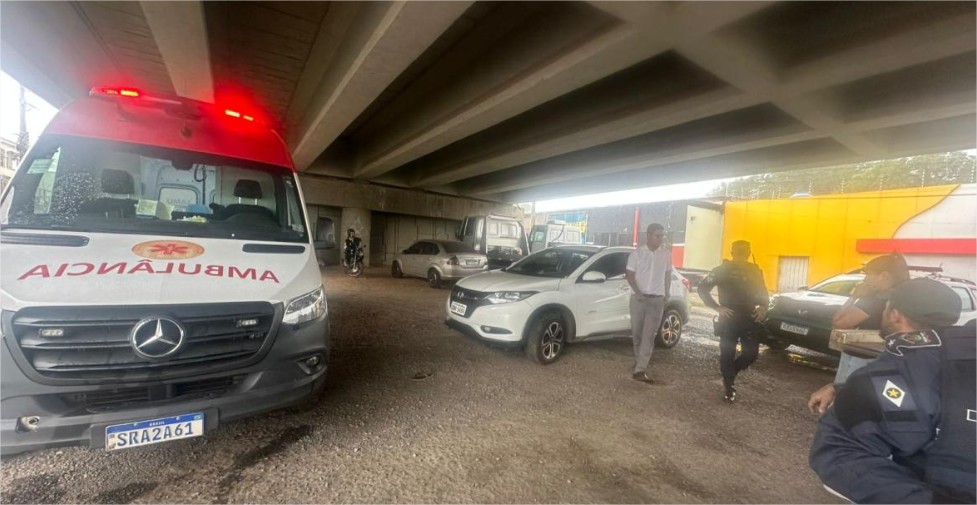 Sem-teto é atropelado após dormir embaixo de carro em Várzea Grande