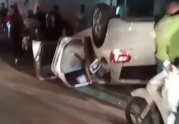 Carros capotam na rotatória do Carumbé; vídeo