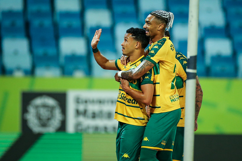 Cuiabá vence o Vila Nova com ‘Lei do Ex’ e se aproxima do G-4