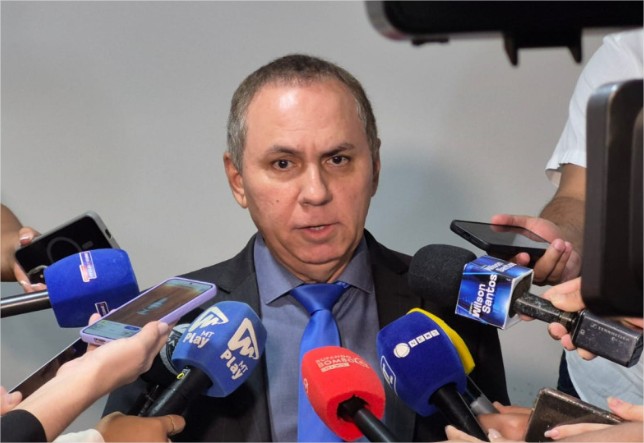 ‘Dívida bilionária herdada por Abílio daria para asfaltar toda Cuiabá’, diz Dilemário