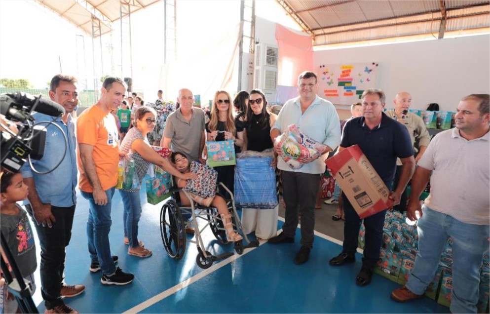Primeira-dama promove ação social com entregas e mutirão na região sudoeste de MT