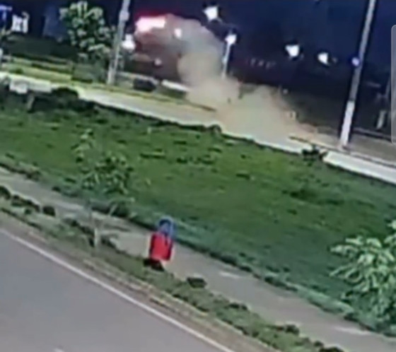 BMW perde controle, voa no ar e capota; veja vídeo