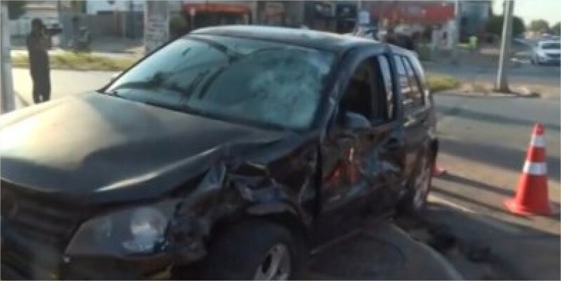 Piloto ‘fura’ sinal e morre em colisão com Golf na Prainha