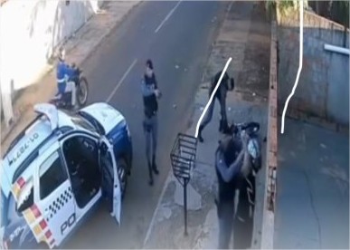 Motociclista acerta muro de casa ao fugir da PM e se dá mal