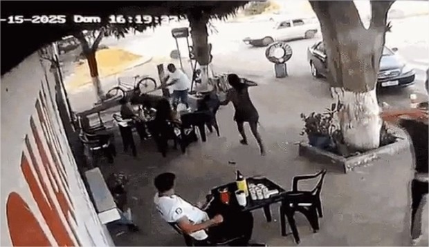 Homem é preso após golpear cliente com barra de ferro na cabeça em MT; vídeo (imagens fortes)