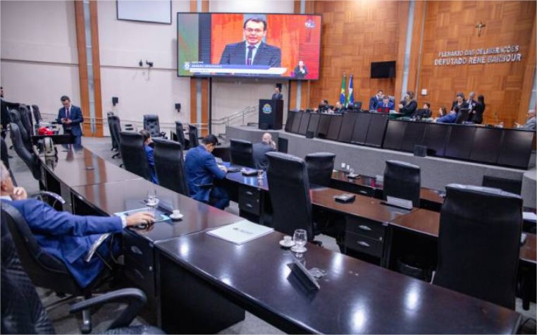 Professora Graciele e Baiano Filho assumem nos lugares de Lúdio e Júlio Campos