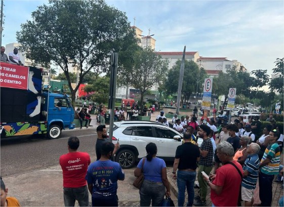 Ambulantes batem o pé, cobram mais tempo e não trocam Centro pela Orla do Porto de Cuiabá