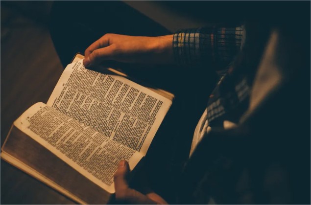 Brasil tem menor parcela de católicos da história; evangélicos batem recorde