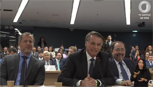 Inelegível, Bolsonaro convida Moraes para ser seu vice em 2026