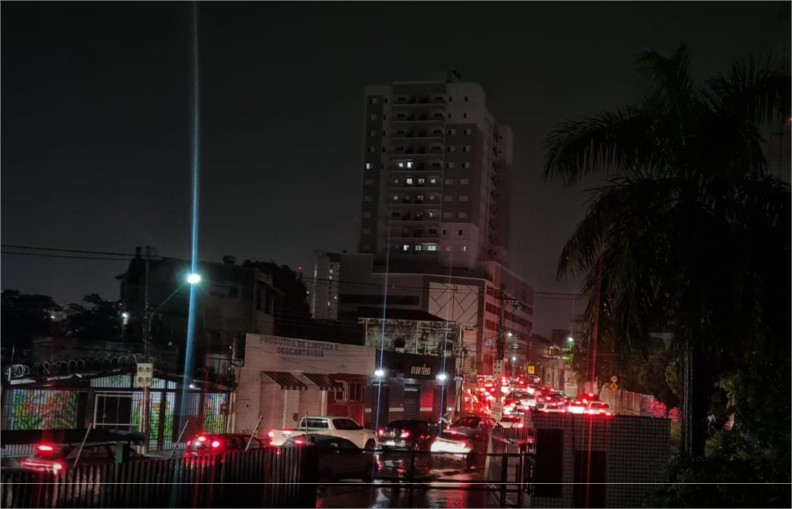 Chuva causa caos no trânsito em horário de pico na Capital