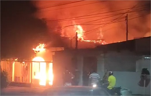 Incêndio destrói casa no CPA 1; veja vídeo