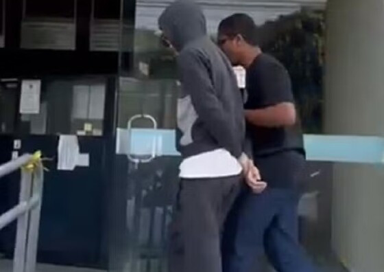 Justiça manda internar adolescente que matou família após ser proibido de viajar para MT