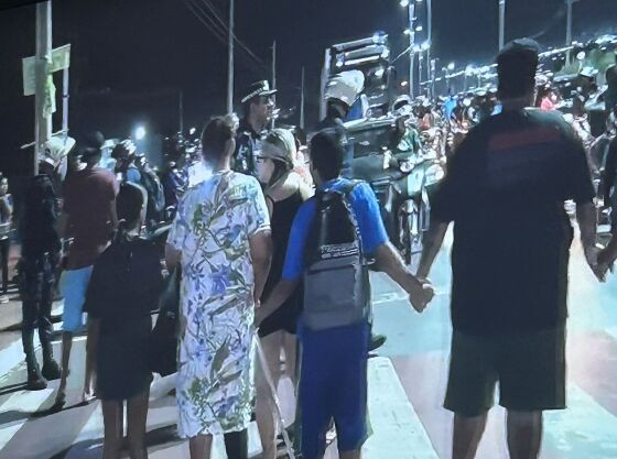 População protesta após atropelamentos de estudantes em VG