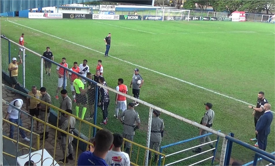 Mixto empata fora de casa e partida é marcada por episódio de racismo; veja vídeo