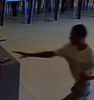 Comerciante é vítima de furto após oferecer lanche a homem em situação de rua; vídeo