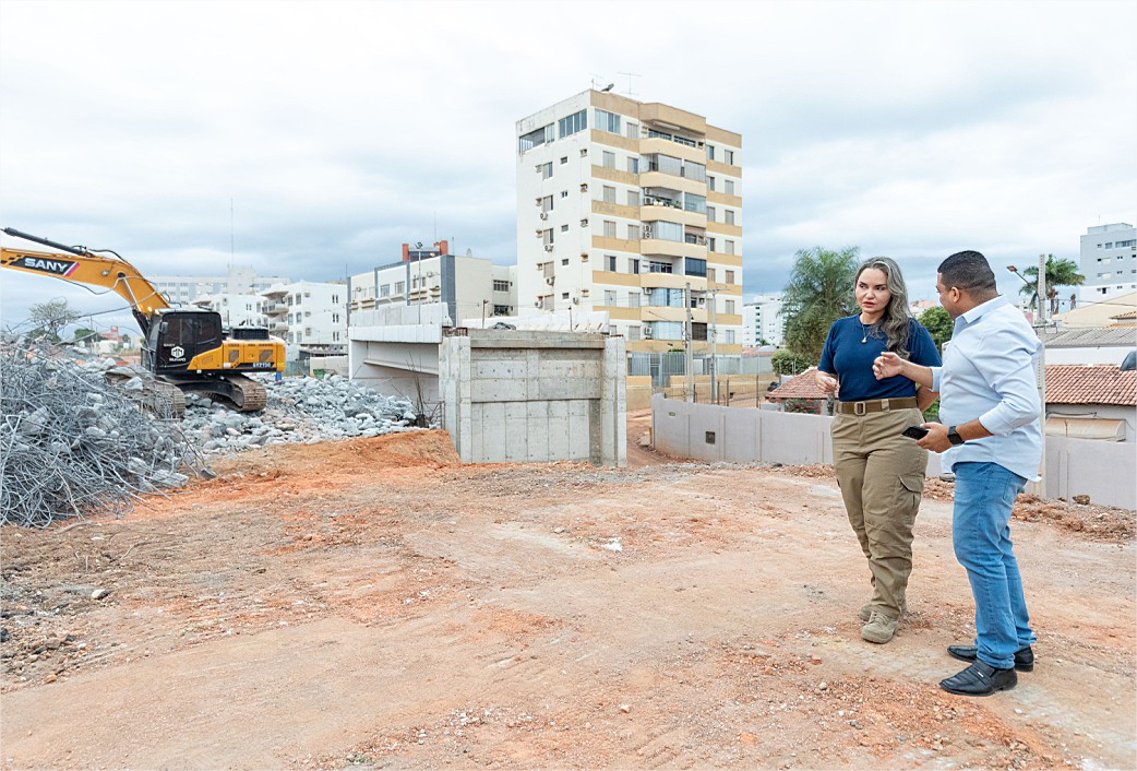 Vice-prefeita vistoria interdições e orienta motoristas sobre o trânsito em Cuiabá
