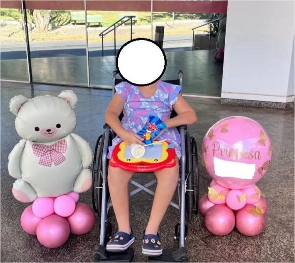 Menina esfaqueada pelo pai em MT recebe alta médica após 24 dias