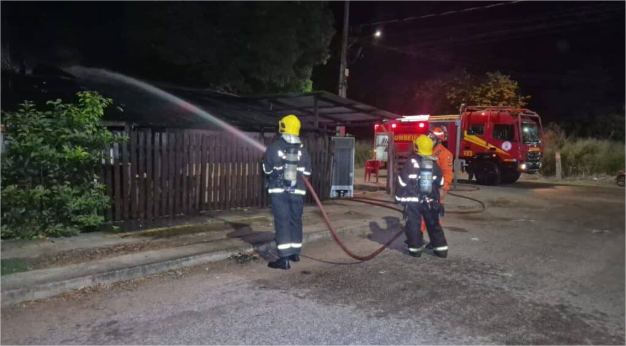 Homem não aceita término, agride ex-companheira e ateia fogo em residência