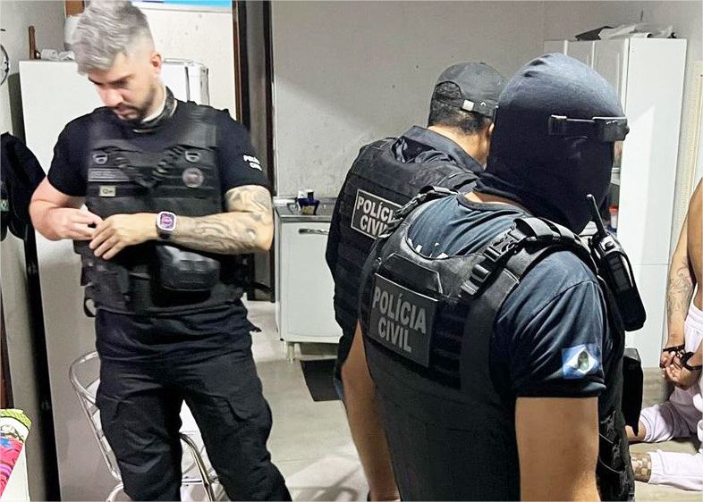 Polícia Civil prende advogada e mulher de líder de facção em MT