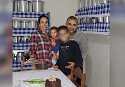 Menor que matou os pais e o irmão de 3 anos se inspirou em jogo de terror, diz polícia