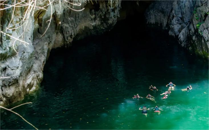 Formada por uma caverna que desabou, Dolina Milagrosa de MT é um mistério