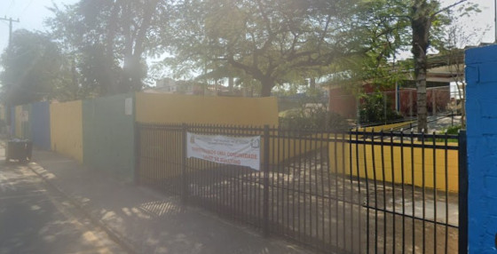 Menino de 12 anos morre após cair do telhado de escola ao tentar resgatar pipa