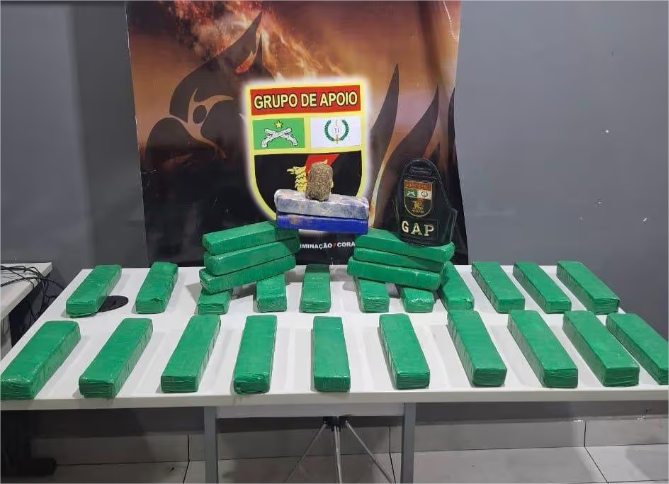 Faccionados são presos em carro carregado com maconha durante ‘delivery’ de drogas para clientes