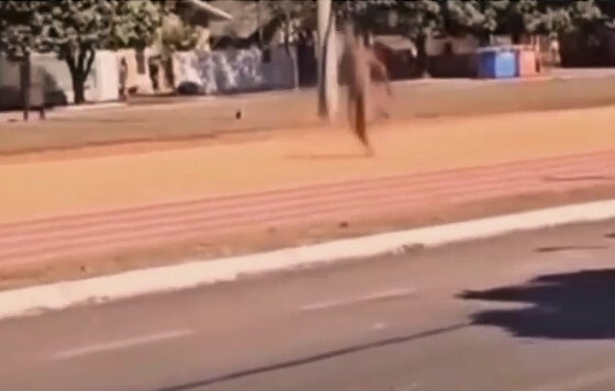 Vídeo mostra homem nu correndo pelas ruas de cidade de MT