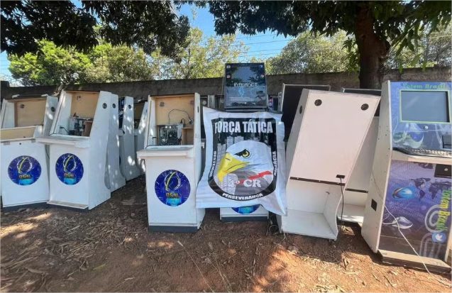 Mais de 60 máquinas de jogos de azar são apreendidas pela polícia em residência em MT