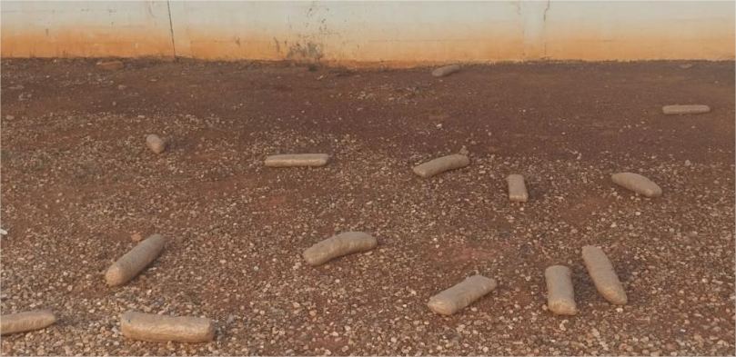 Policiais flagram criminosos jogando celulares e drogas para dentro de presídio em MT