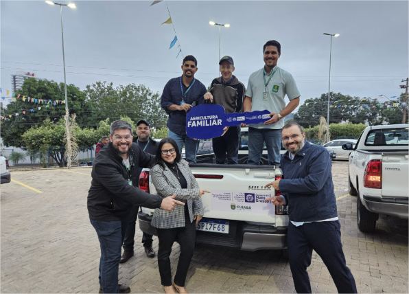 Seaf fortalece assistência técnica com entrega de novos veículos para a Empaer