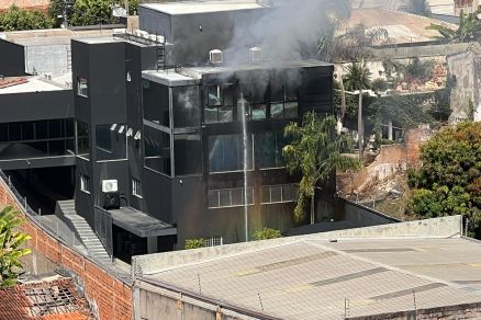 Incêndio atinge sede da agência de publicidade ZF, em Cuiabá