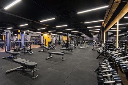 Academia é condenada em R$ 100 mil por cobrança extra