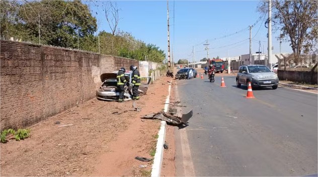 Acidente deixa três feridos e motorista foge na garupa de moto em Várzea Grande