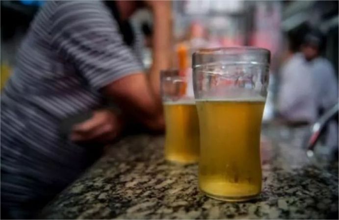 Taxa inédita de abstinência: 64% dos brasileiros declaram que não beberam álcool em 2025