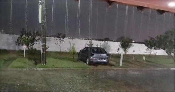 Moradores registram chuva fora de época em Cuiabá; veja vídeo