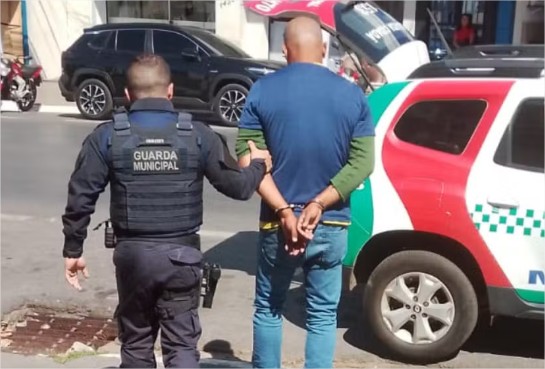 Homem é preso por importunação sexual contra atendente de sorveteria em Várzea Grande