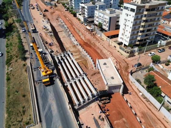 Sinfra conclui lançamento de vigas antes do previsto e libera fluxo na Miguel Sutil