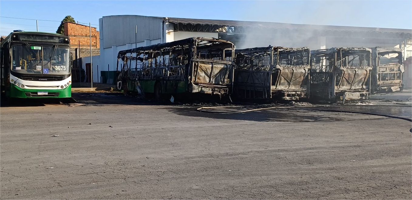 População não será afetada após incêndio atingir seis ônibus da Caribus em Cuiabá