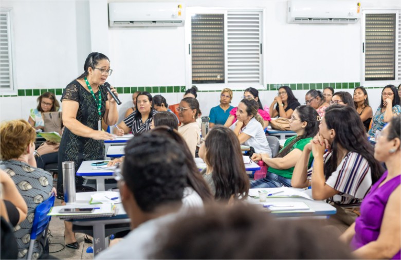 Educação capacita 162 professores para reforço em Português e Matemática