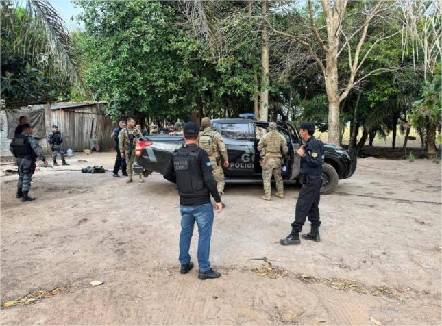 Polícia enfrenta criminosos em covil de facção e elimina bandidos