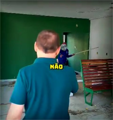 Em fiscalização de espaço público utilizado por viciados, morador de rua tenta agredir vereador Dilemário