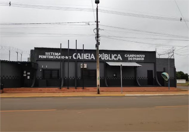 Detento morre após ser atingido por golpes de machadinha por outro preso em MT