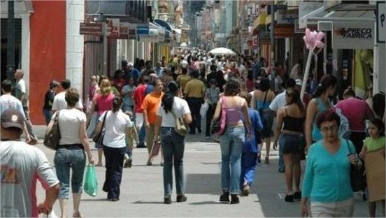 Abertura da Rua 13 de Junho a camelôs preocupa comerciantes em Cuiabá