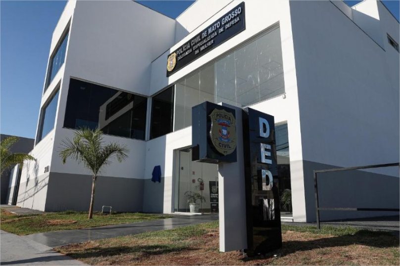 Homem é preso em depois de tentar matar companheira com espada samurai