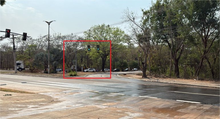 Prefeitura orienta sobre fim da ‘direita livre’ e novo semáforo na entrada do bairro Morada do Ouro