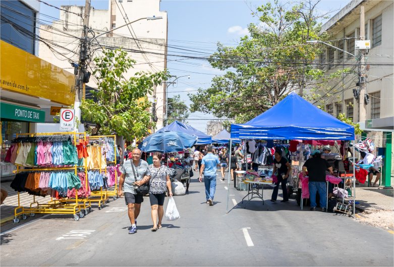 Primeira edição da Feira do Centro movimenta comércio e reúne famílias na 13 de Junho