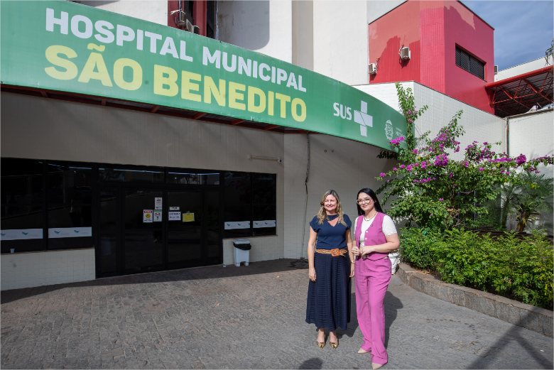 Primeira-dama e secretária acompanham instalação de aparelho no São Benedito